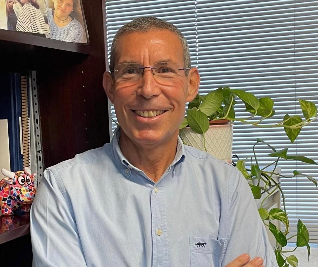 Professor Antonio Vallecillo receives the García Santesmases Award for his professional career in computer science.